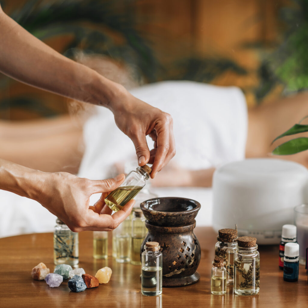 Ayurveda Eğitimi 2 ayurveda aromatherapy massage pouring aromatic oil essential oil diffuser 1